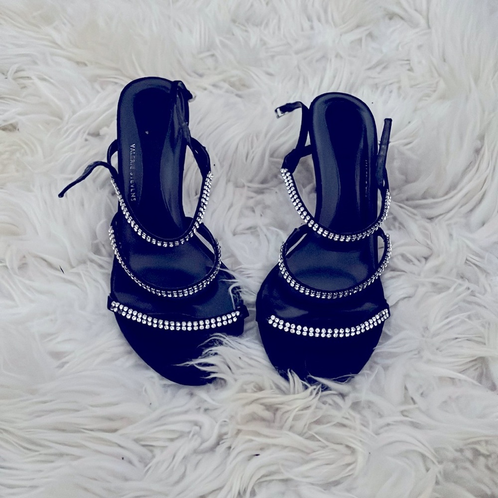 Valerie Stevens Vintage strappy sandals 6.5